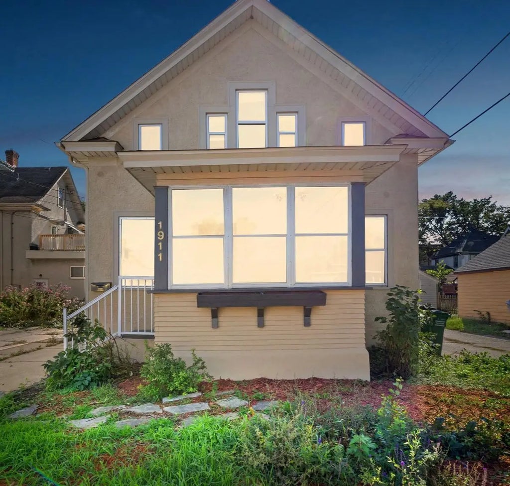 1911 E 35th Street, Minneapolis