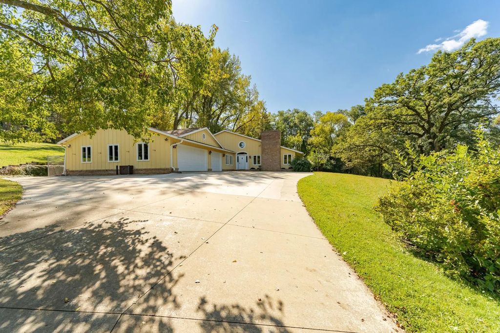 2011 Merrihills Drive Sw, Rochester