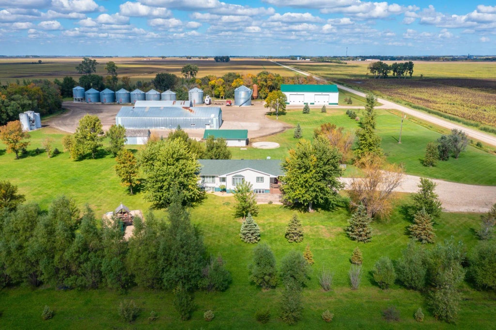 7775 750th Avenue, Tintah