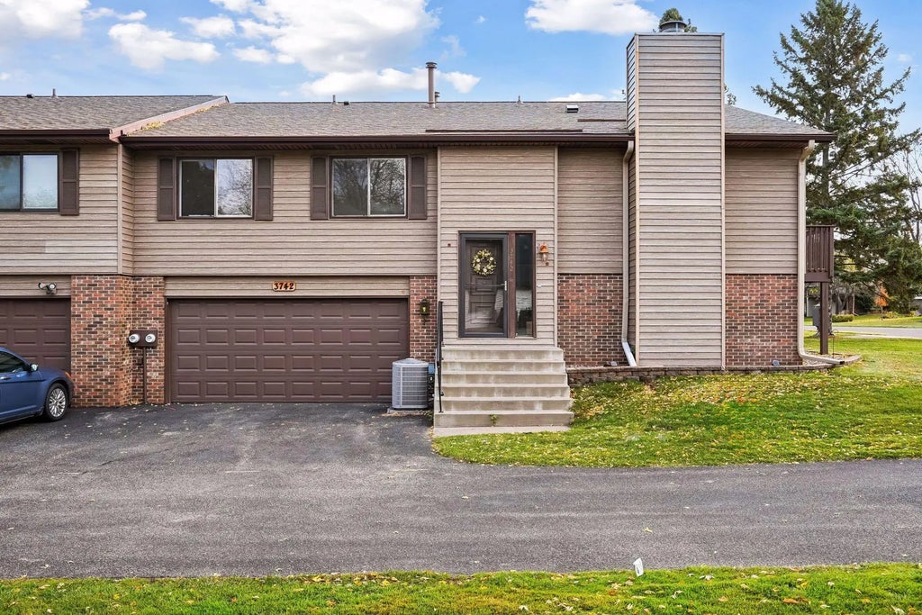 3742 Gershwin Avenue N, Oakdale