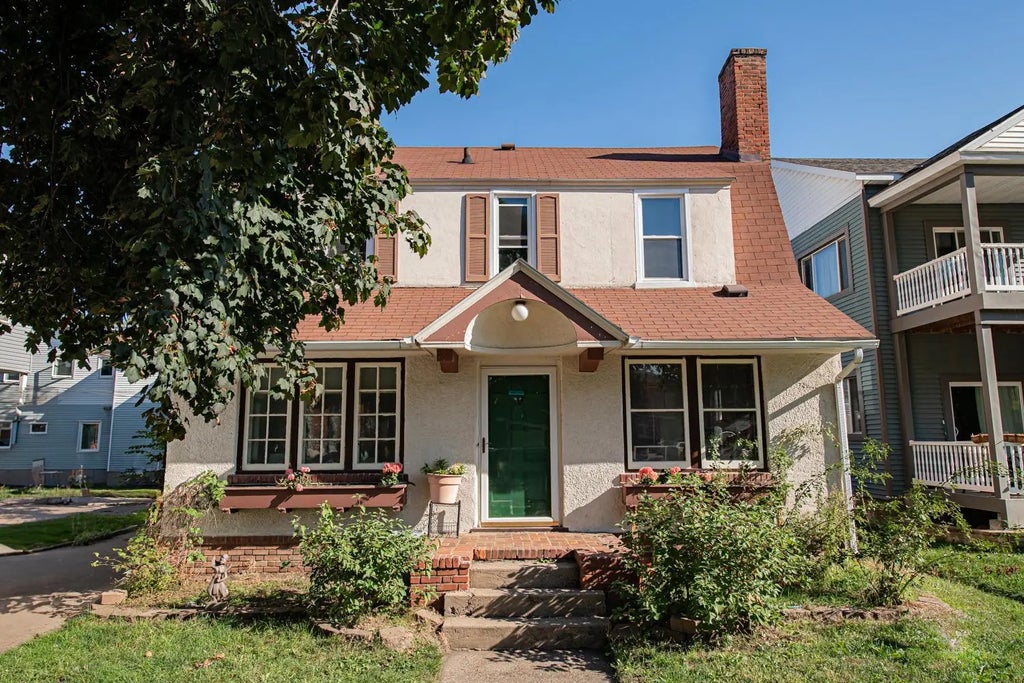 108 E Broadway Street, Winona