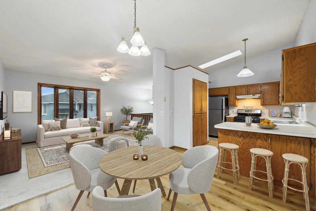 14737 Endicott Way, Apple Valley