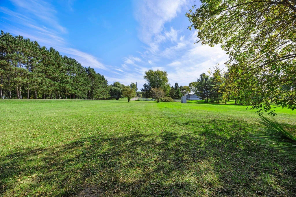 5234 Royal Woods Road, Braham