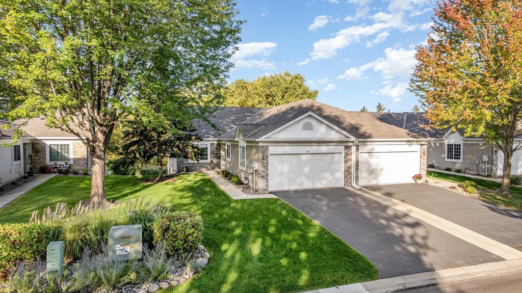 769 Lake Ridge Drive, Woodbury