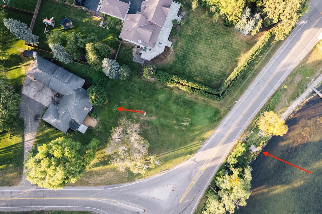 2040 N Shore Drive, Orono