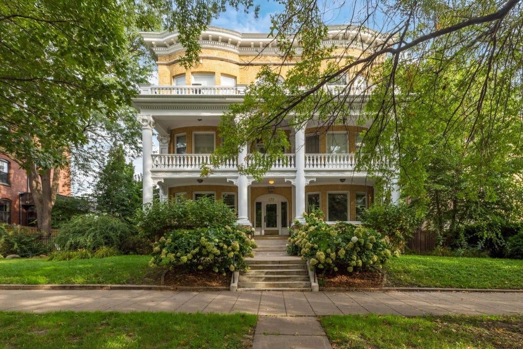 579 Summit Avenue 105, Saint Paul