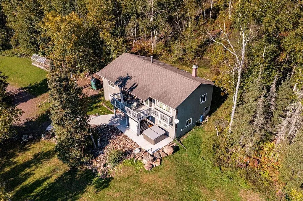 1928 Loop Road, Two Harbors