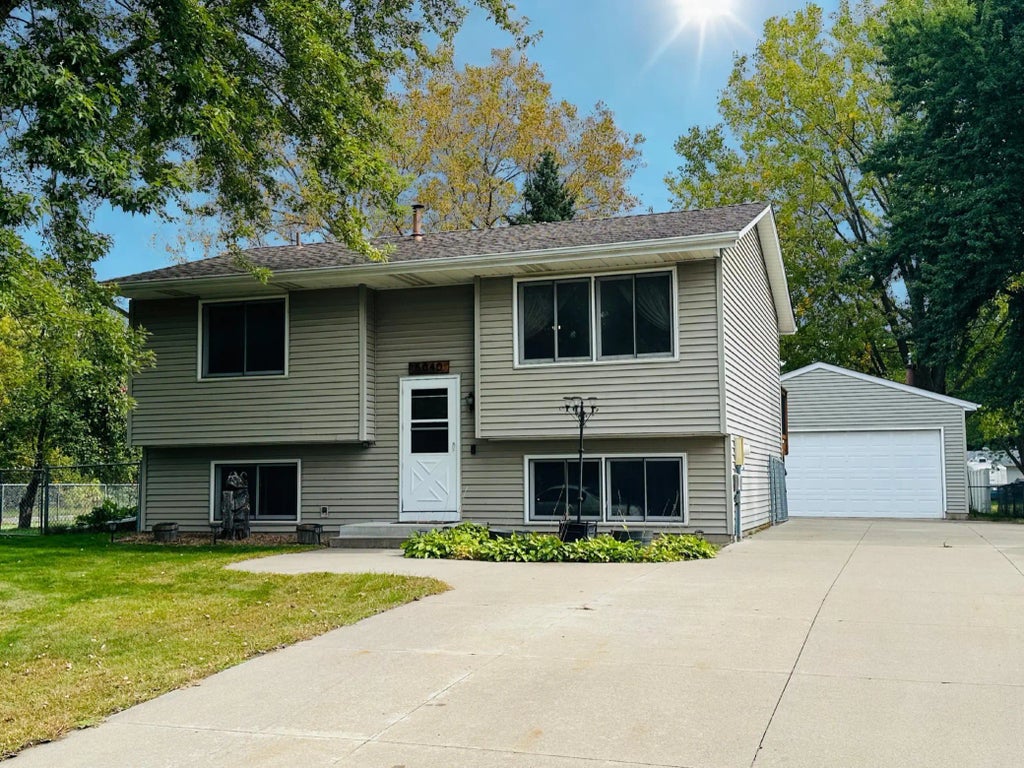 5040 Woodcrest Road, White Bear Lake