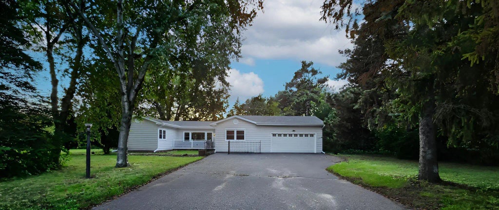 1925 Walsh Lane, Mendota Heights