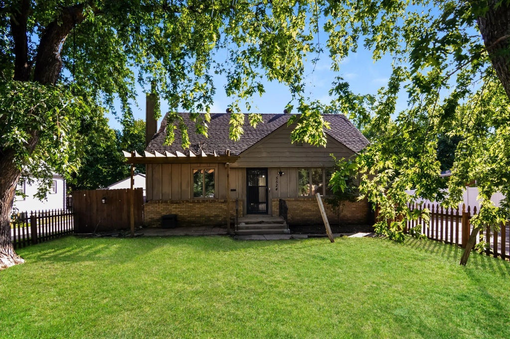 5524 Humboldt Avenue N, Brooklyn Center