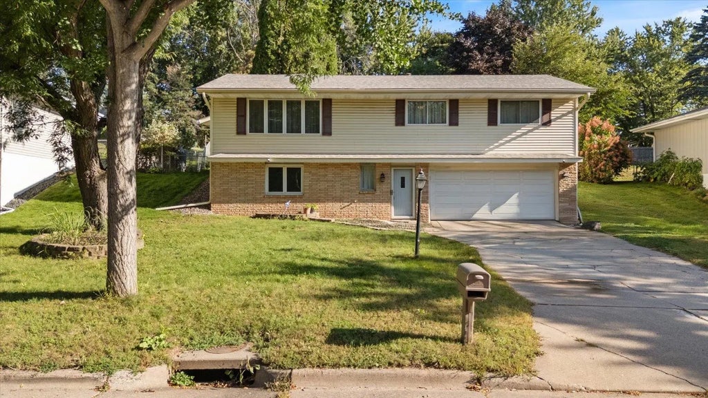 1989 N Park Drive, Saint Paul