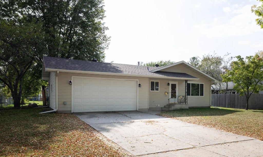 1923 22nd Avenue S, Moorhead