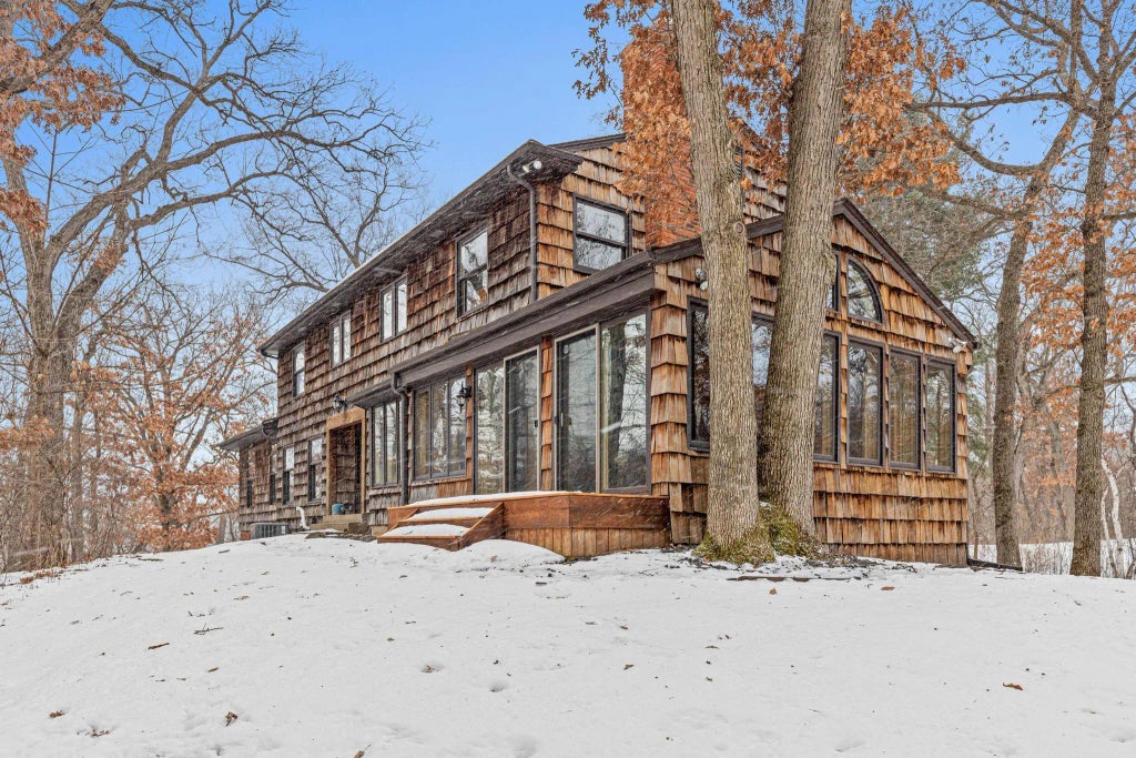 2 Crocus Lane, North Oaks