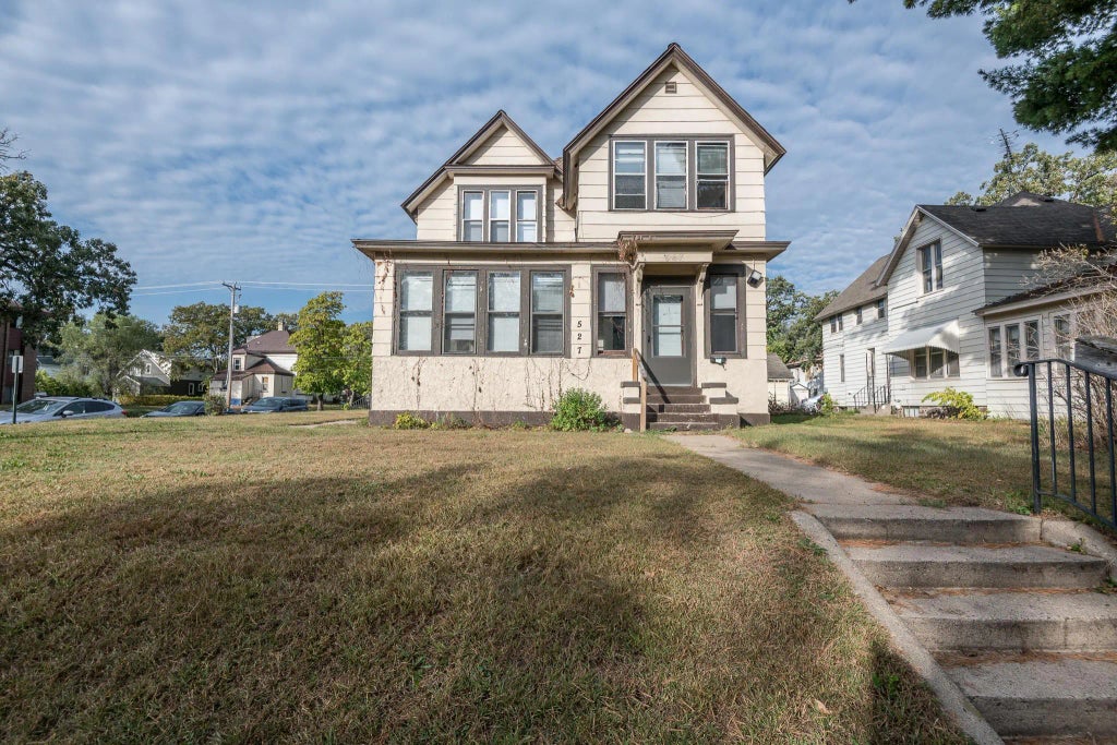 527 6th Avenue S, Saint Cloud