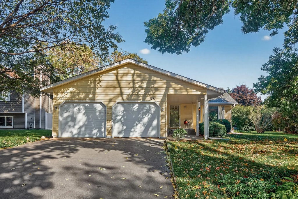 1311 Fallbrook Lane, Woodbury