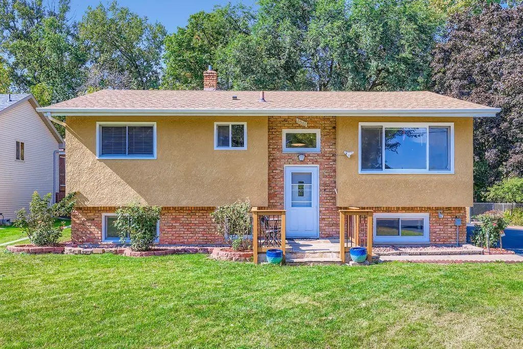 2561 Edgerton Street, Little Canada