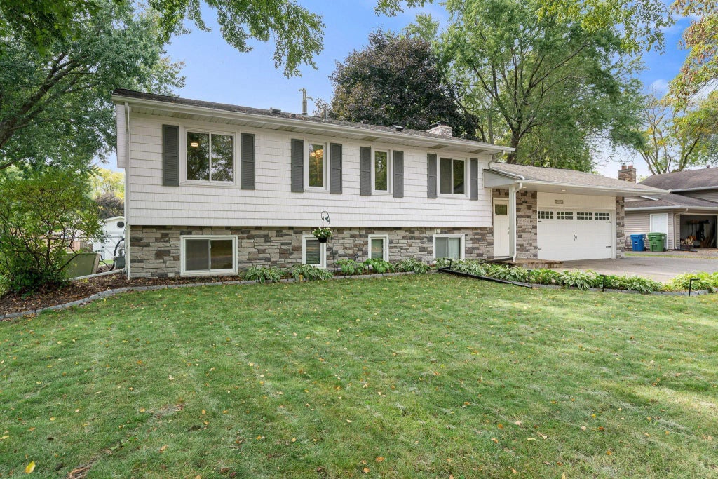 9741 102nd Place N, Maple Grove