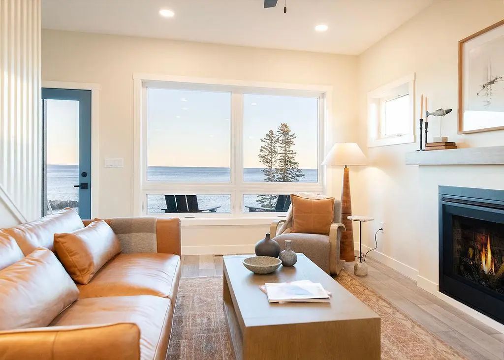 114 E Lakeview Drive, Silver Bay