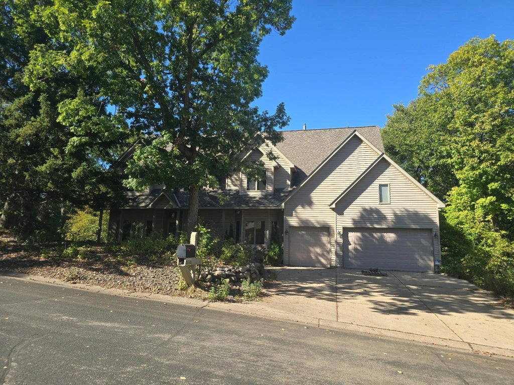 8748 Walton Oaks Drive, Bloomington