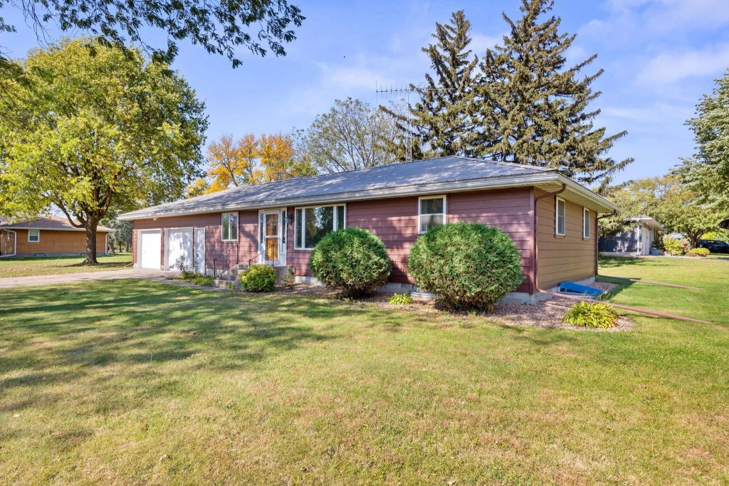 202 8th Street W, Winthrop