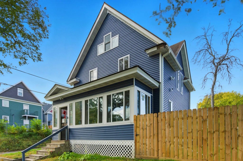 1815 Hillside Avenue N, Minneapolis