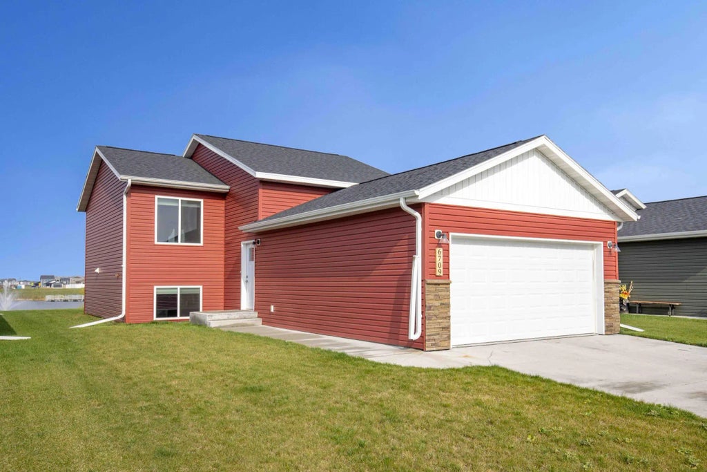 6709 69th Avenue S, Horace