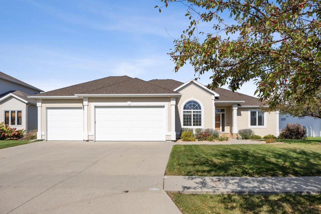 1040 36th Avenue W, West Fargo