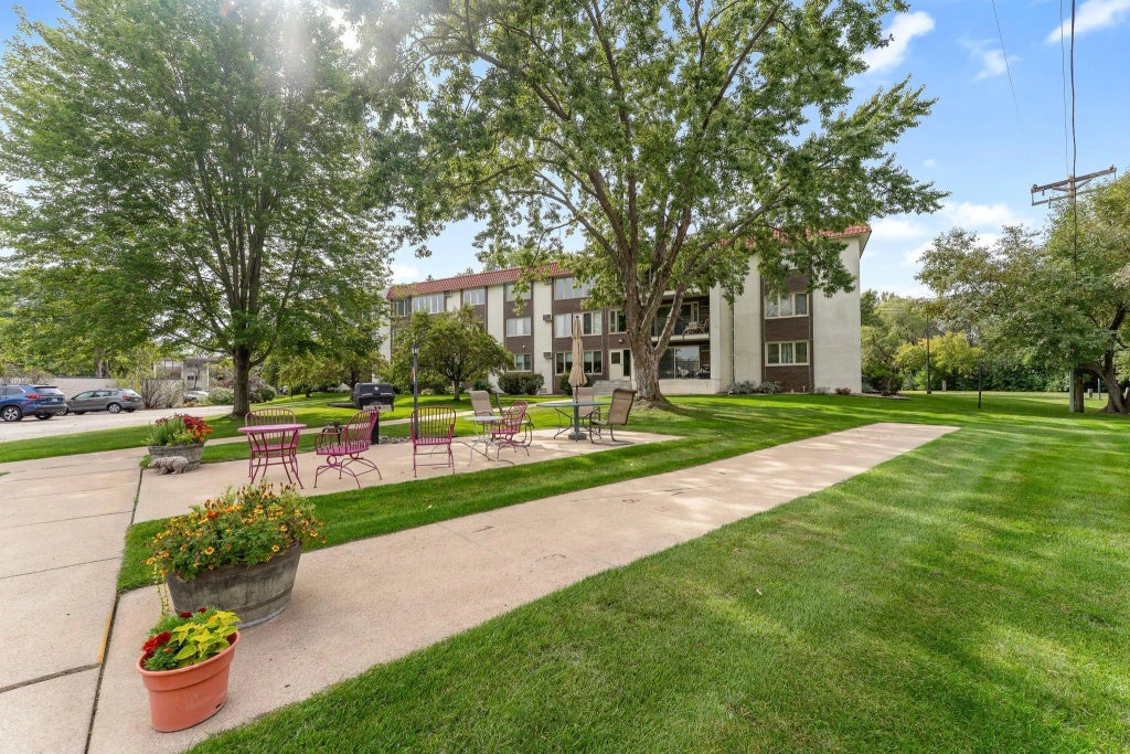 4401 Parklawn Avenue 105w, Edina