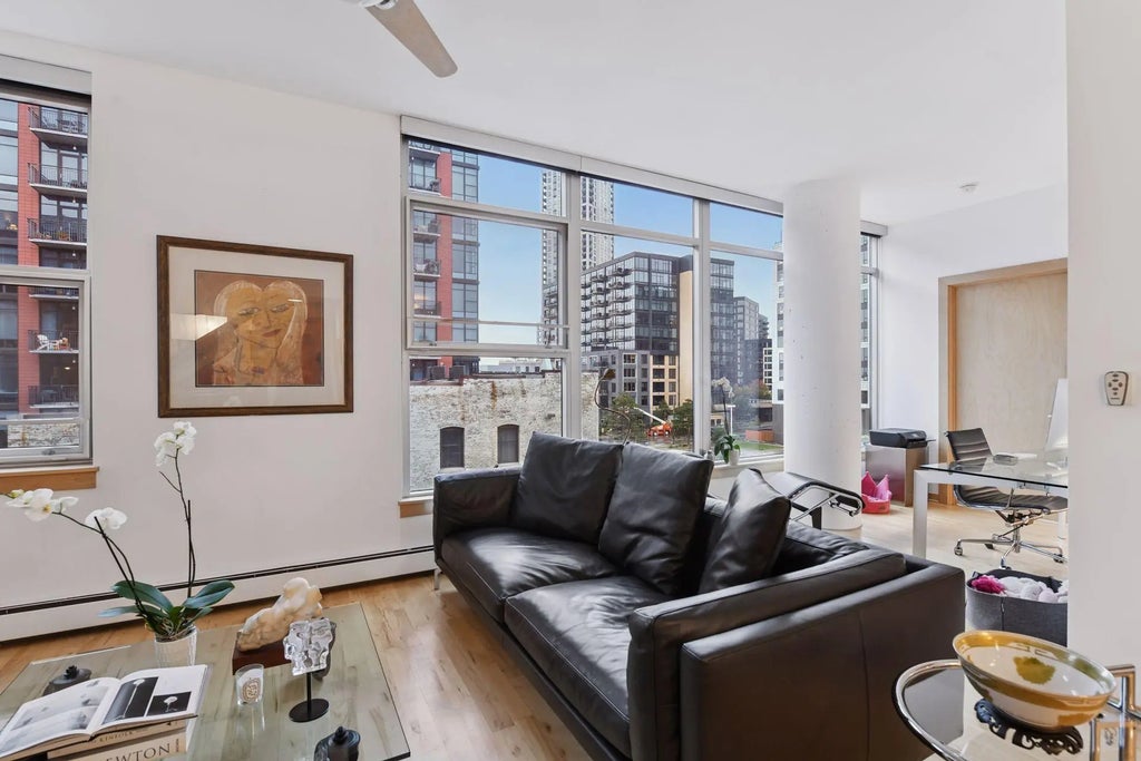 215 10th Avenue S 435, Minneapolis