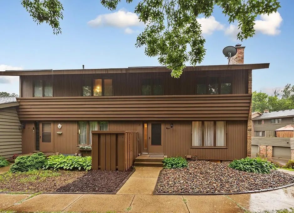 21 Walden Street, Burnsville