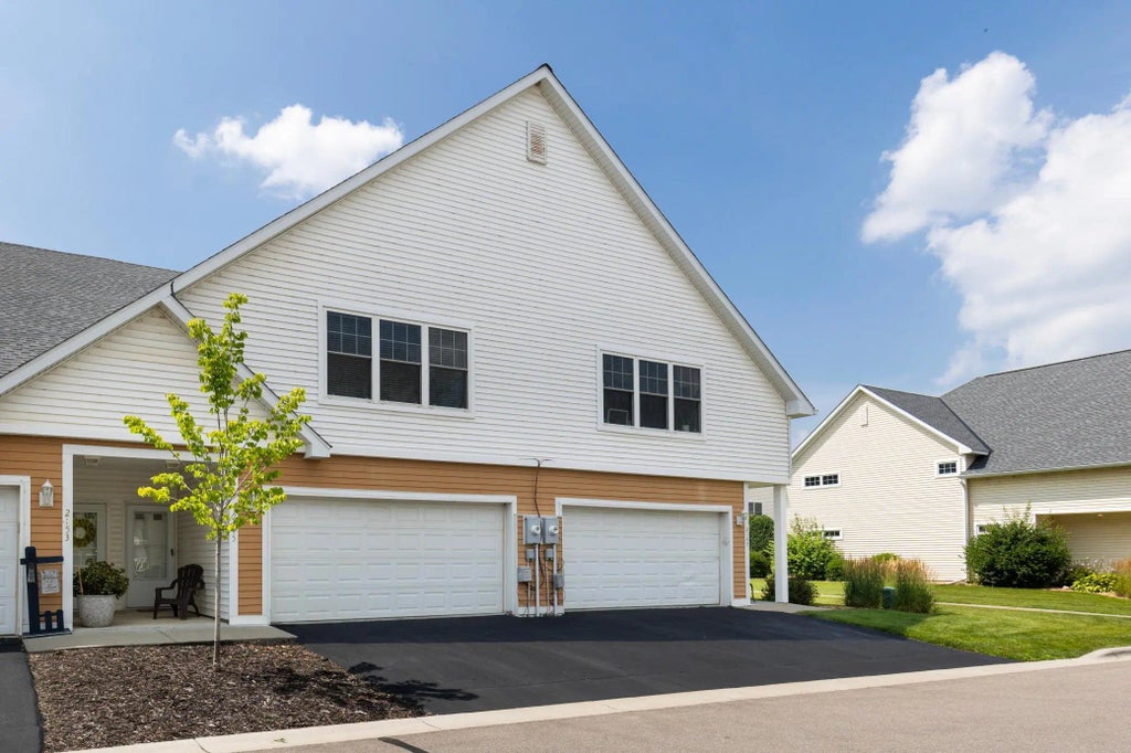 2145 Old School Road, Mound