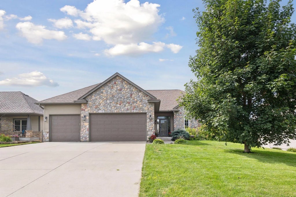 1433 10th Street Circle Se, New Prague