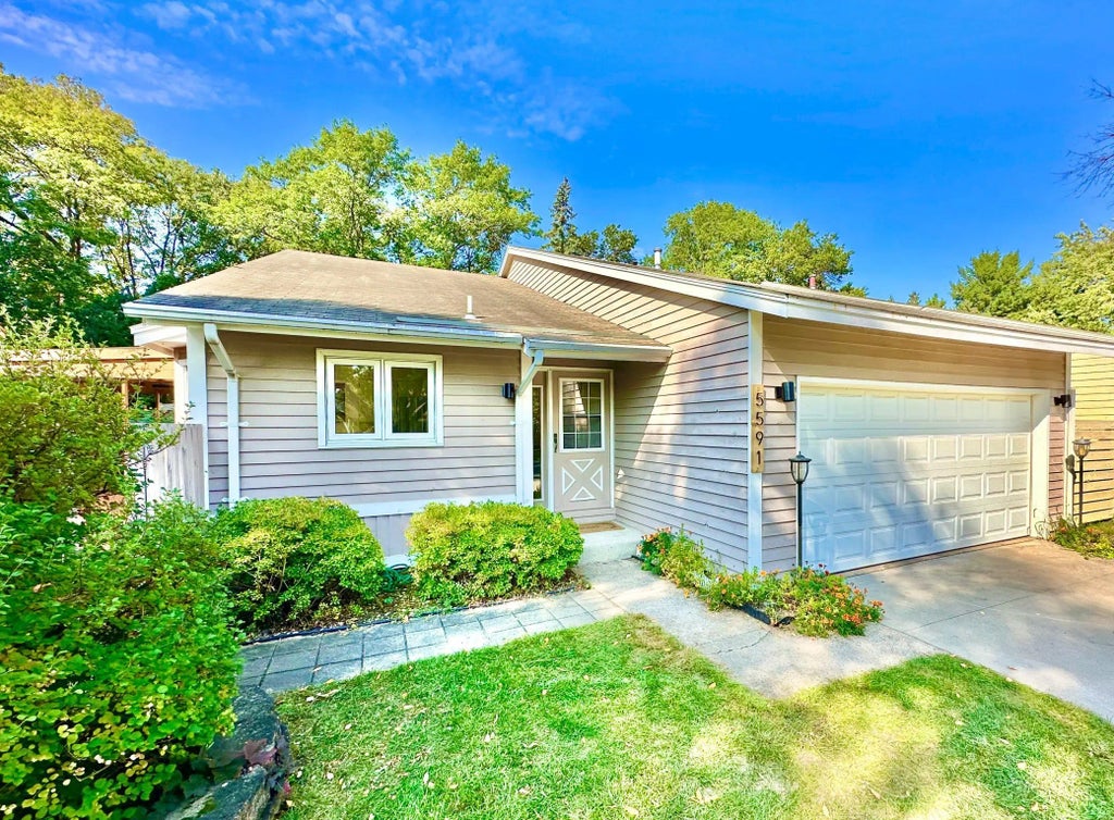 5591 Albert Street, Shoreview