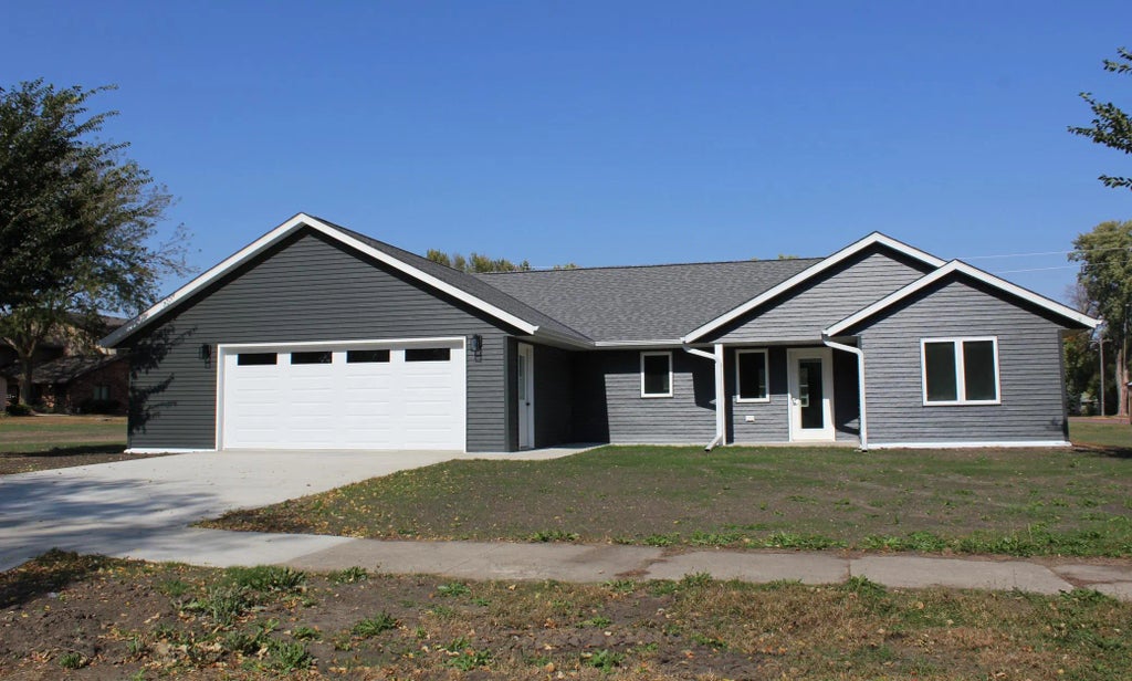 131 Main Street E, Trimont