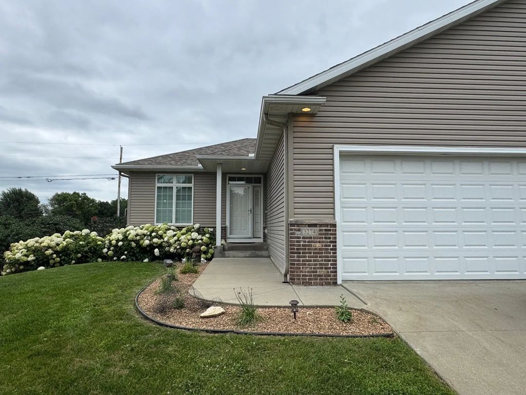 3274 James Lane Ne, Rochester