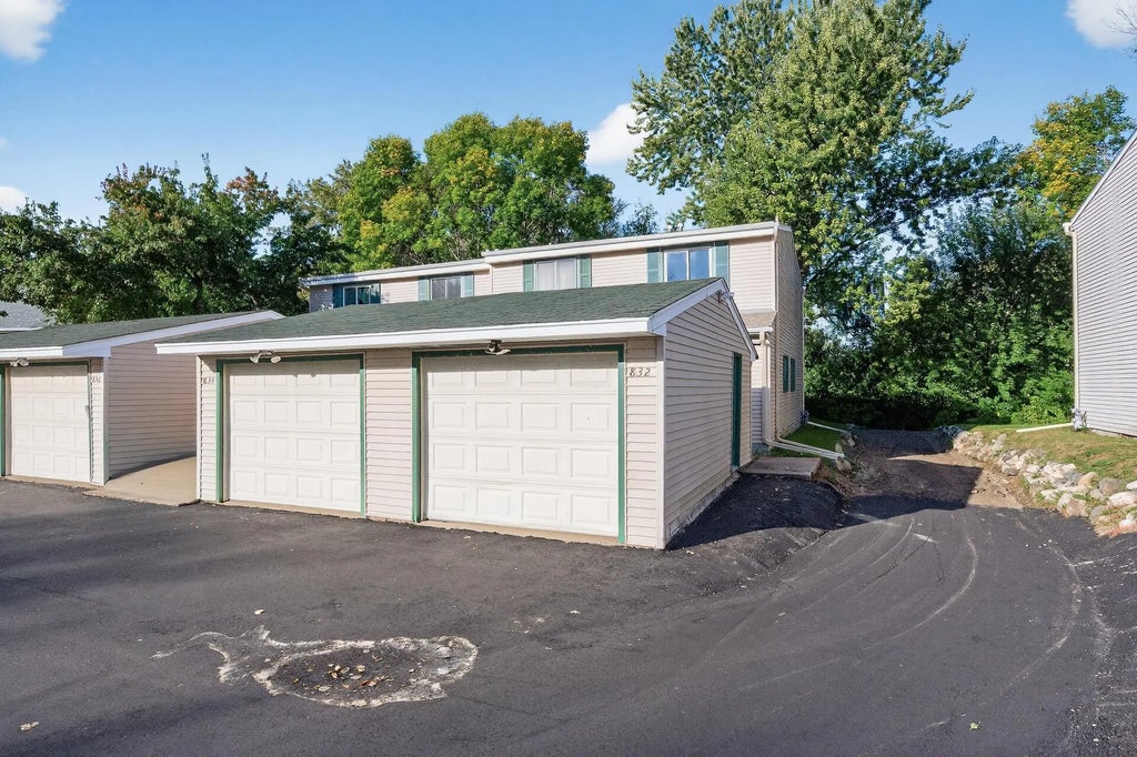 832 Woodgate Drive 107, Vadnais Heights