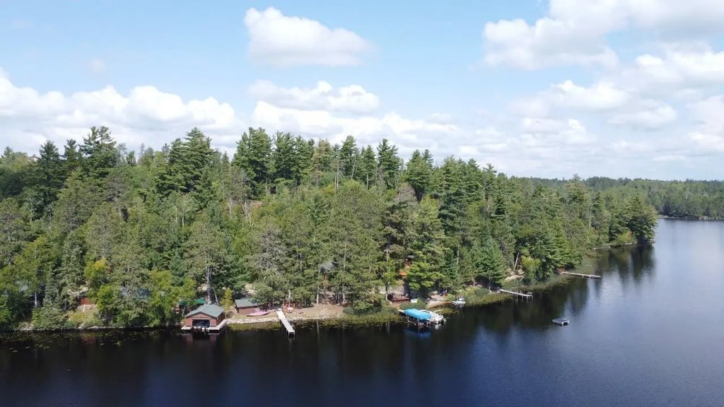 8450 Vermilion Drive, Beatty Twp