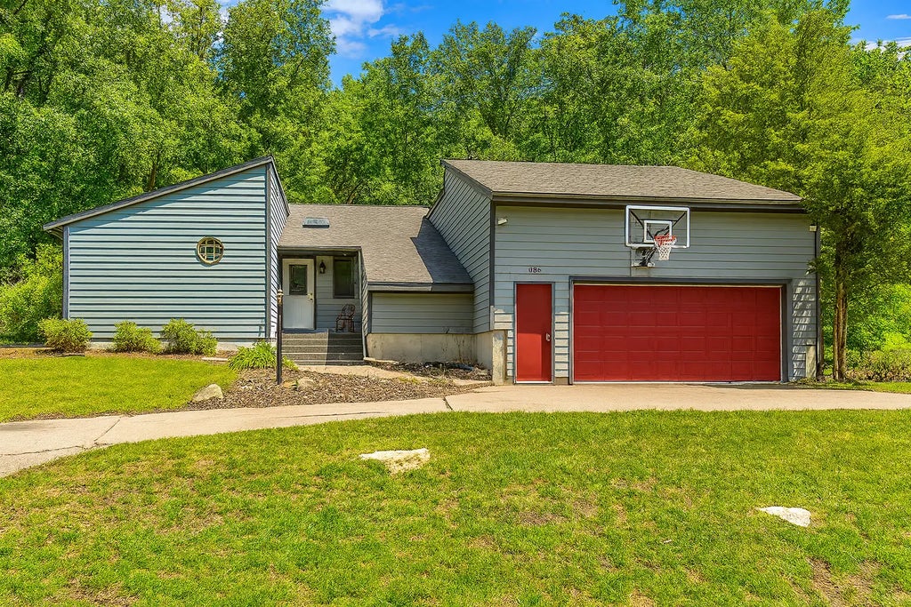 386 Pleasant Hill Drive, Winona