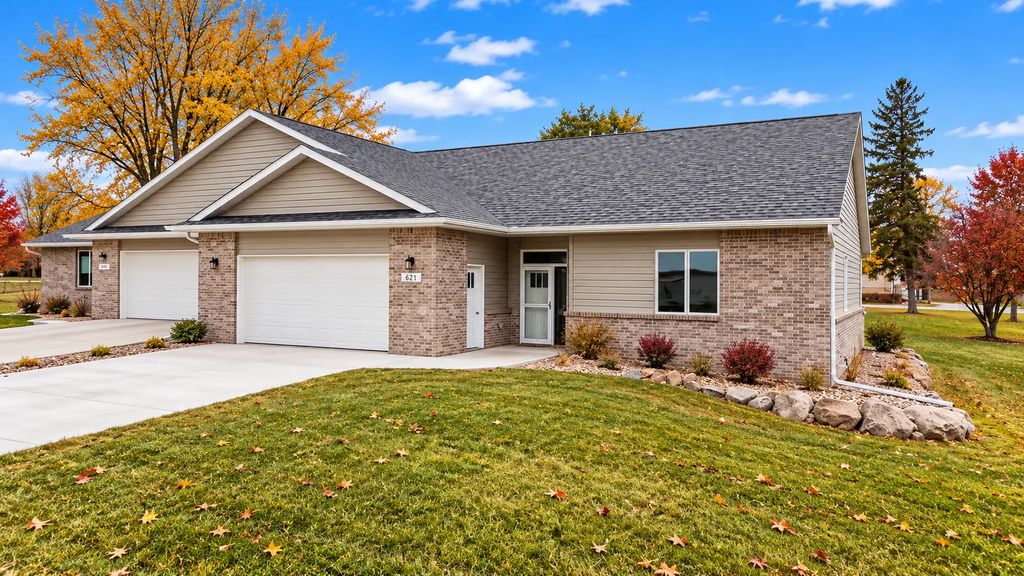 1207 S Shore Drive, Worthington