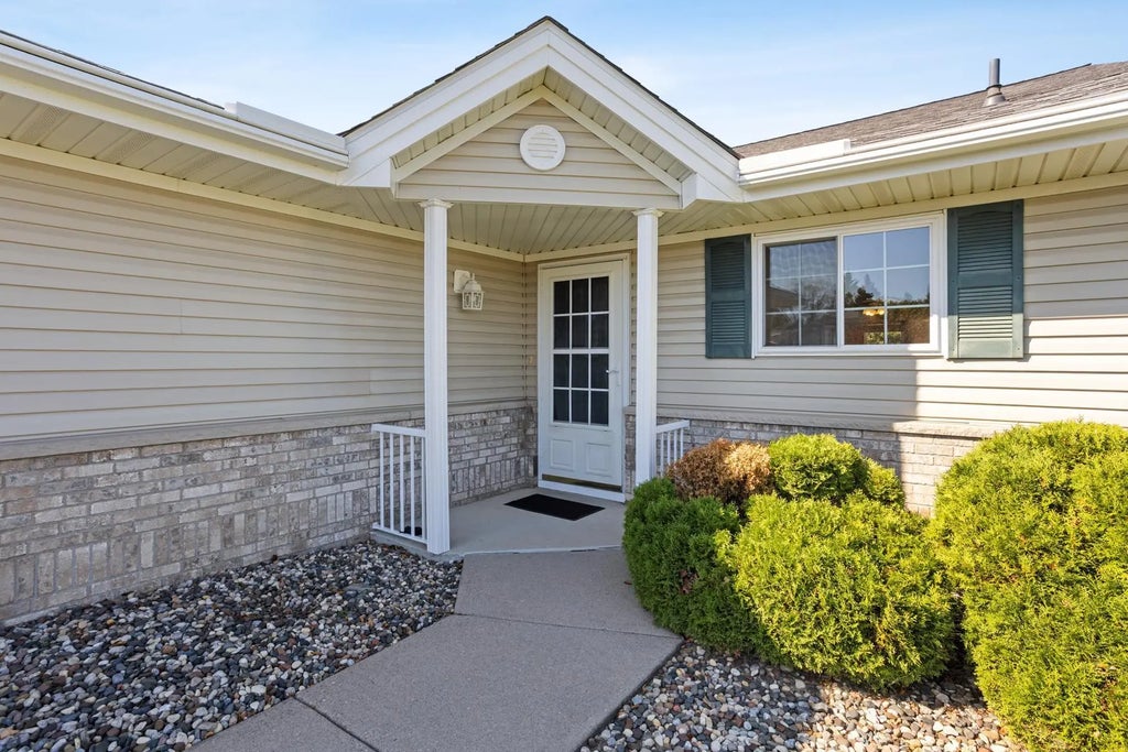 745 Sterling Court, Mahtomedi