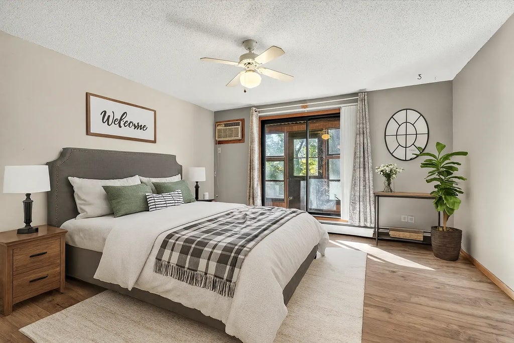 907 Coulee Road 105, Hudson