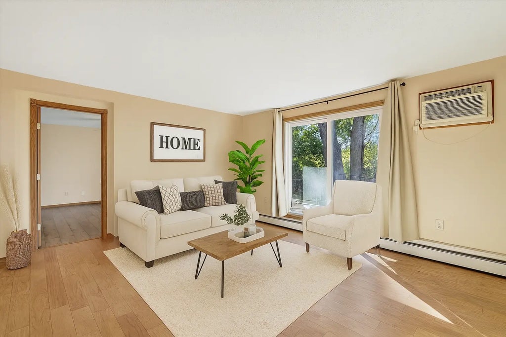 907 Coulee Road 105, Hudson