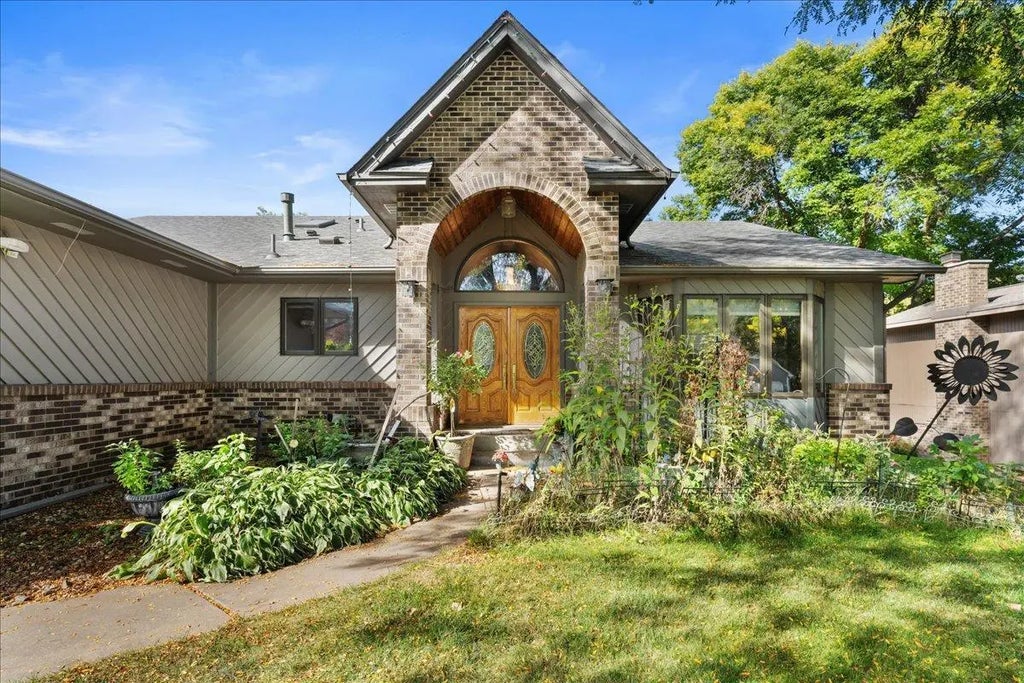 479 Mary Street S, Maplewood