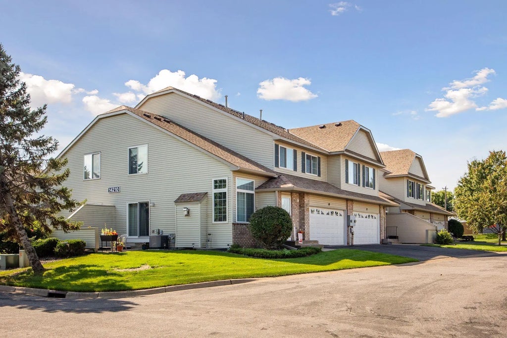 14210 Xenon Street Nw 12, Ramsey