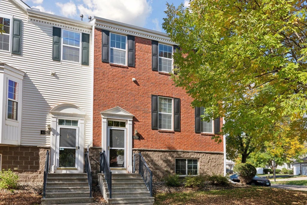 6760 158th Street W, Apple Valley