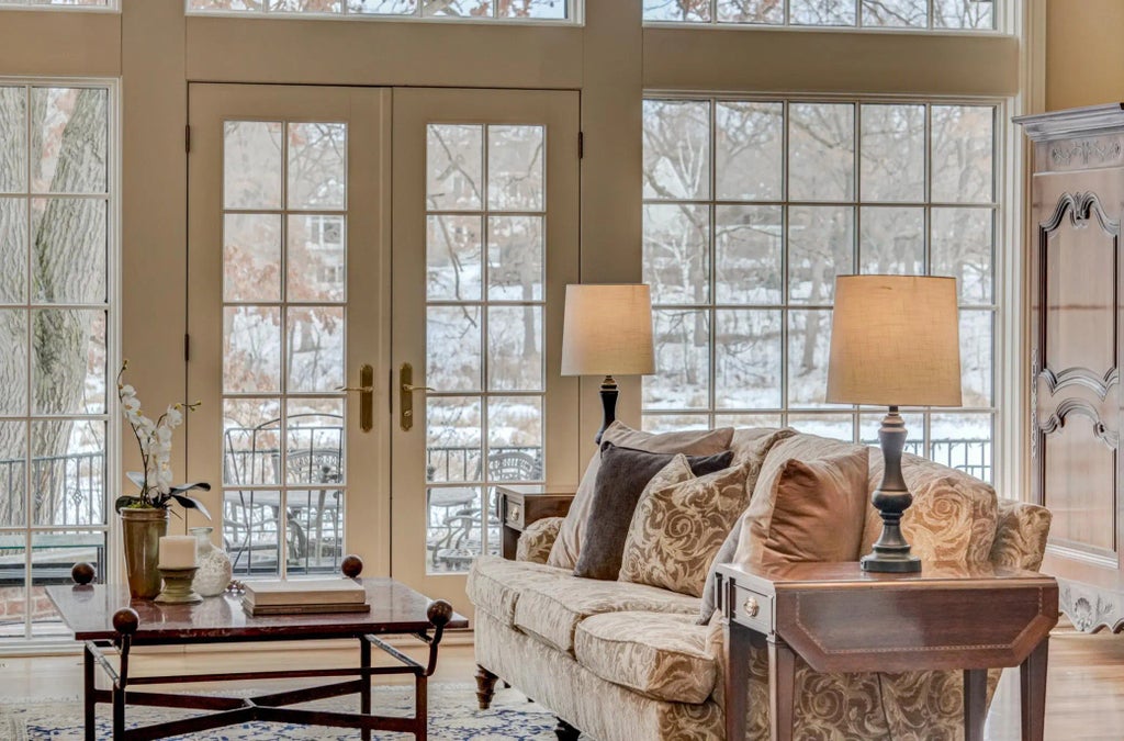 7 Bent Tree Court, North Oaks