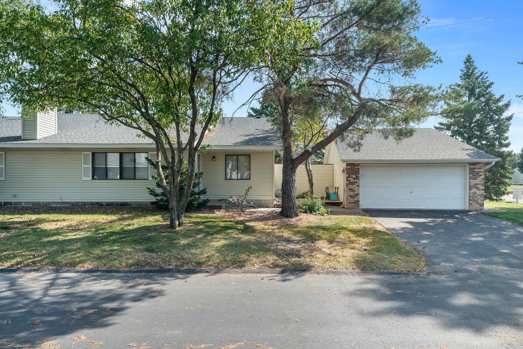 7765 157th Street W, Apple Valley