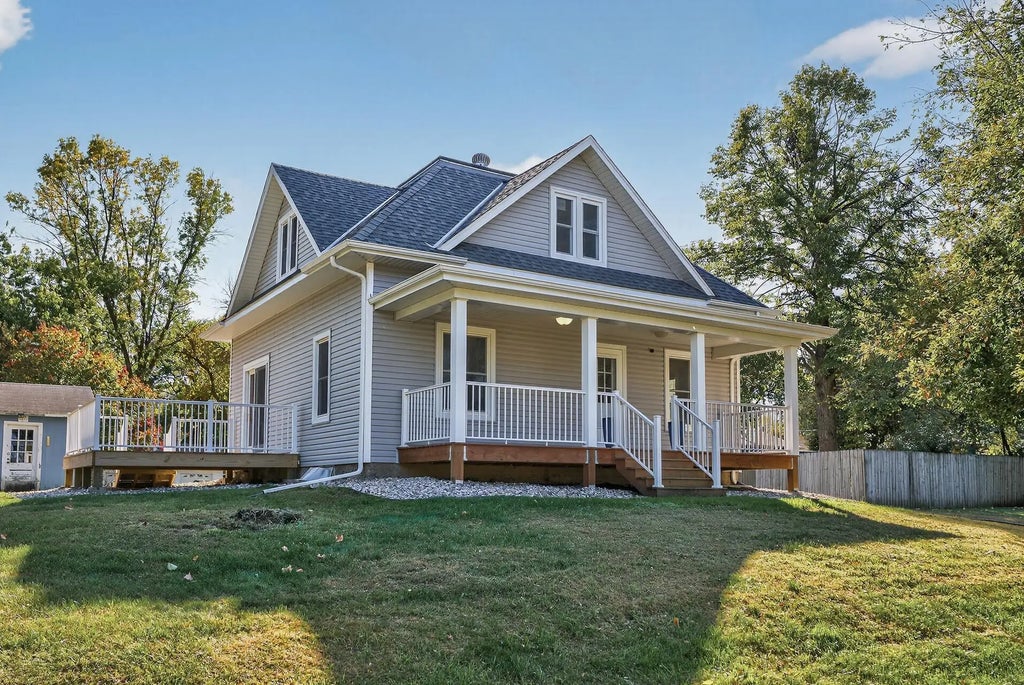 124 George Avenue E, Winsted