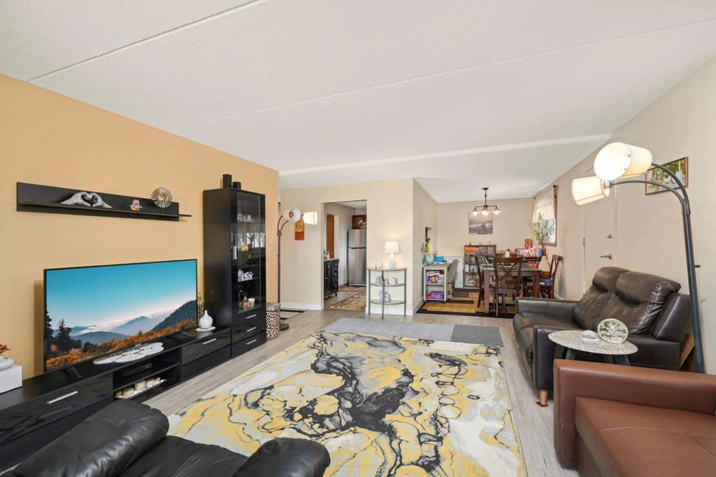 10501 Cedar Lake Rd 420, Minnetonka