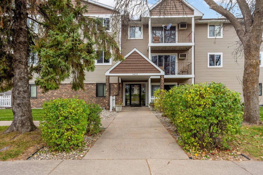 14115 Pennock Avenue 303, Apple Valley